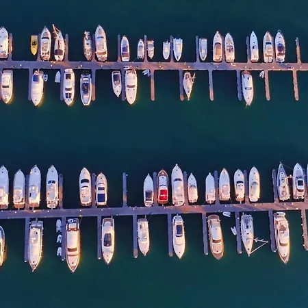 Marina Del Gargano Houseboat