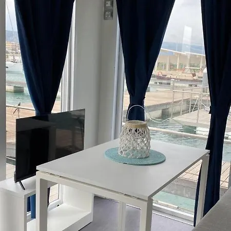 Botel Marina Del Gargano Houseboat