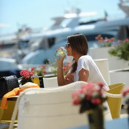 Marina Del Gargano Houseboat Botel Manfredonia