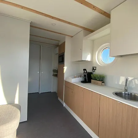 Marina Del Gargano Houseboat
