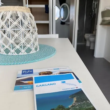 Marina Del Gargano Houseboat Botel