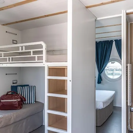 Marina Del Gargano Houseboat Botel