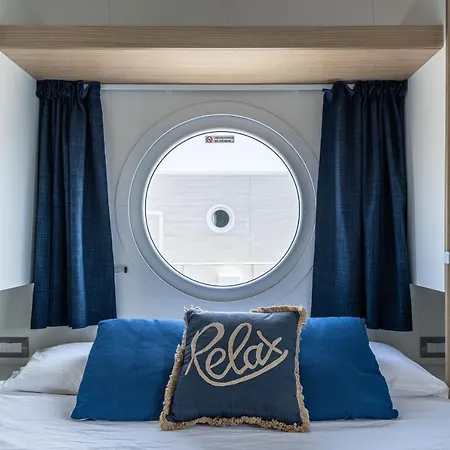 Botel Marina Del Gargano Houseboat Manfredonia