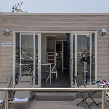 Botel Marina Del Gargano Houseboat