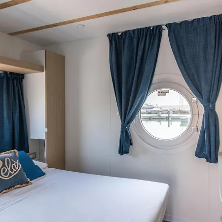 Marina Del Gargano Houseboat