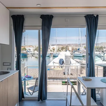 Botel Marina Del Gargano Houseboat