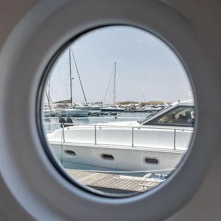 Marina Del Gargano Houseboat Botel