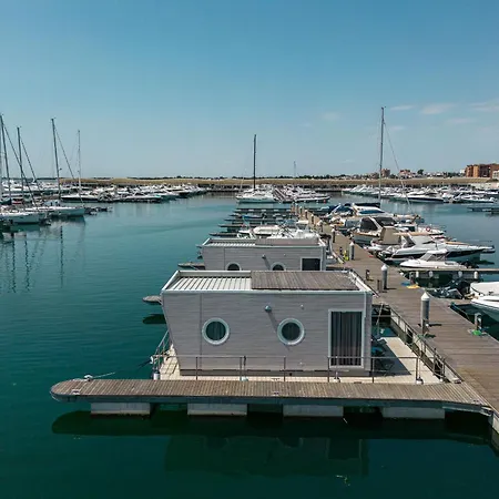 Marina Del Gargano Houseboat Botel Manfredonia