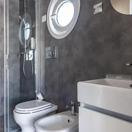 Marina Del Gargano Houseboat Botel Manfredonia