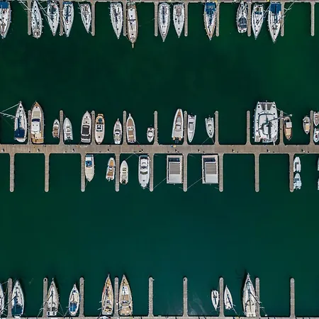 Marina Del Gargano Houseboat Botel *