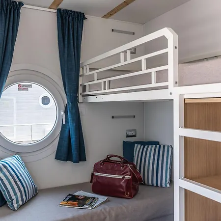 Botel Marina Del Gargano Houseboat