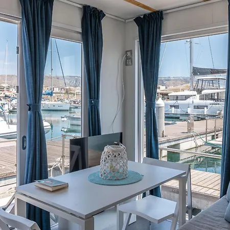 Botel Marina Del Gargano Houseboat *