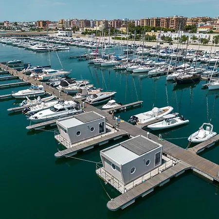Marina Del Gargano Houseboat Botel *