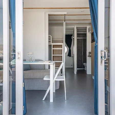 Marina Del Gargano Houseboat