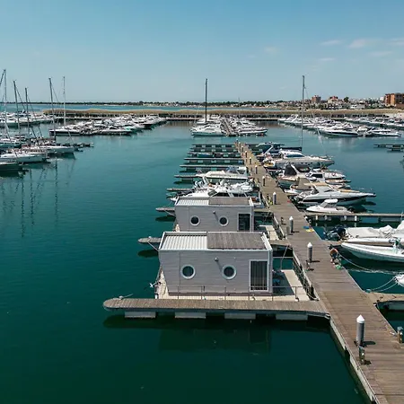 Marina Del Gargano Houseboat Botel