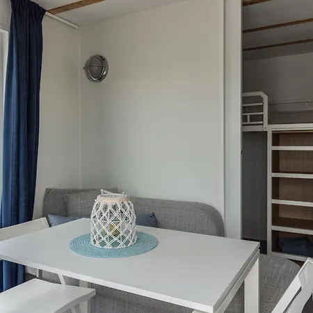 Botel Marina Del Gargano Houseboat *
